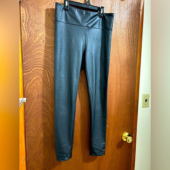 Forever21 Faux Leather Leggings Large - Picture 1 of 7
